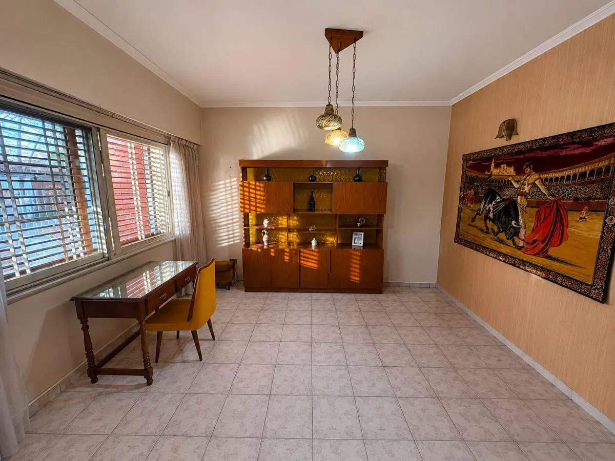 Chalet 3 Ambientes en Venta - Apto Crédito - Parque - Quincho con Parrilla - 247m2 - Castelar Centro 1