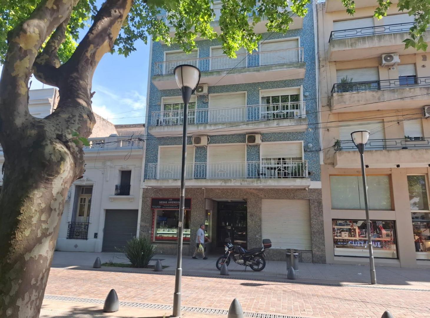Departamento en Alquiler 3 Ambientes en el Centro de Lujan