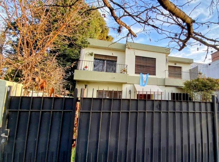 CASA EN DOS PLANTAS APTO A CREDITO EN BELLA VISTA