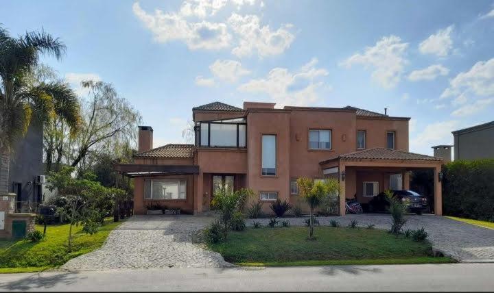 CASA EN ALQUILER TEMPORAL EN BARRIO CERRADO BELLA VISTA CHICO 1