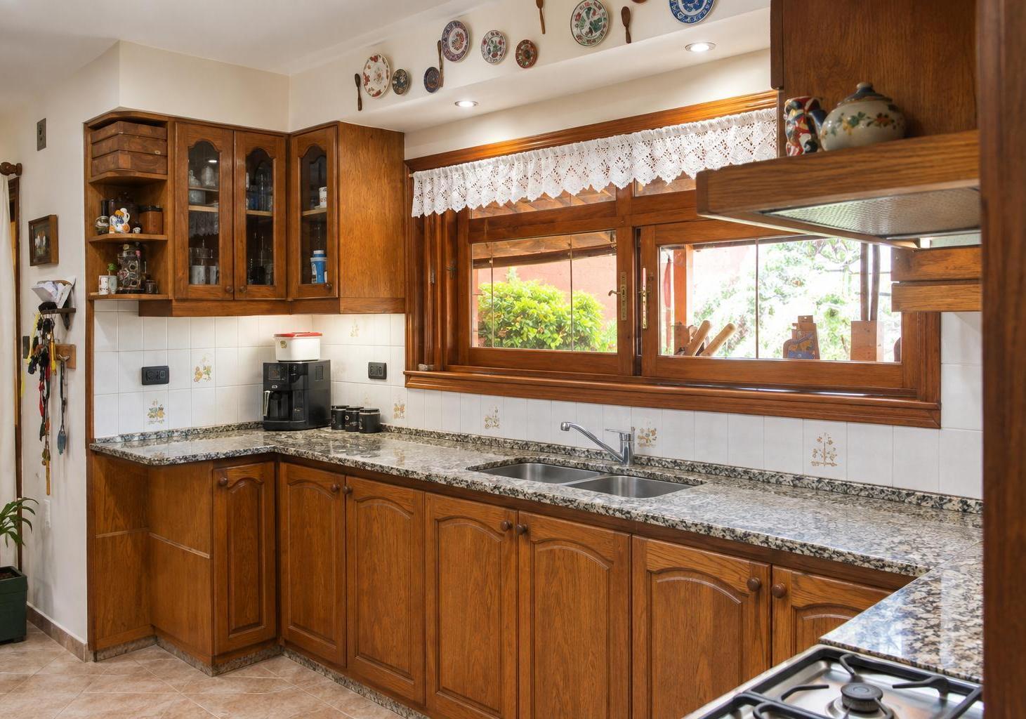 Foto de Casa 4 ambientes, 2 plantas, parrilla, jardín, imagen 3