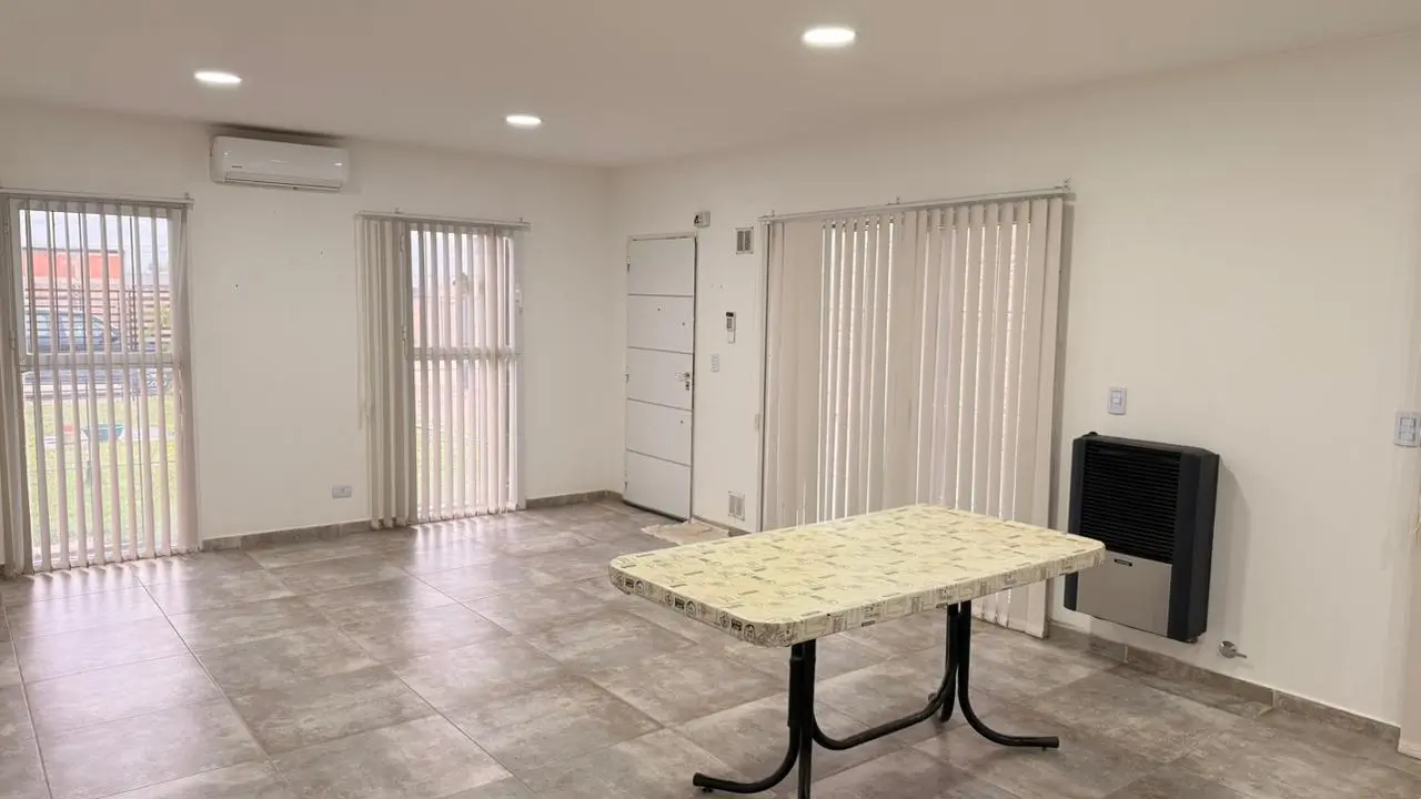 Casa en Alquiler Temporario - Centenario 5