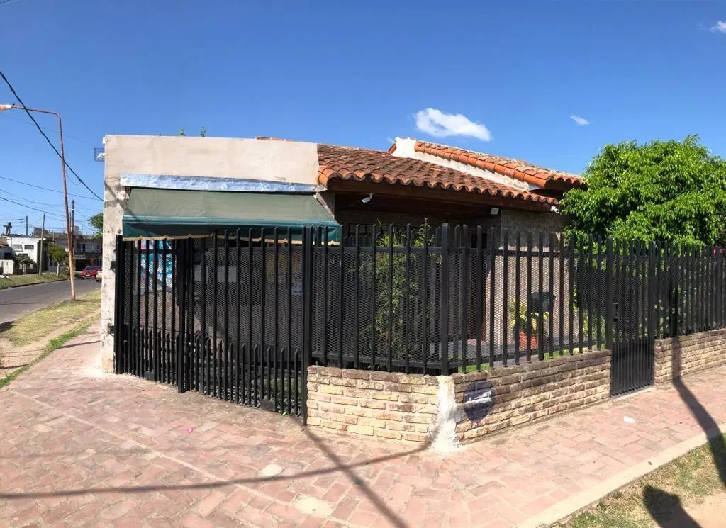 Casa 3 dormitorios. | OBLIGADO al 2700 4