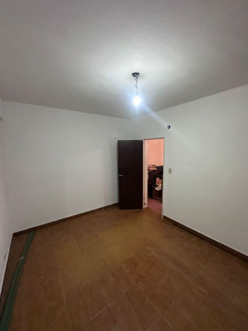 Foto de Casa 0 ambientes 3 dormitorios. | SOBERANIA NACIONAL al 5400, imagen 3