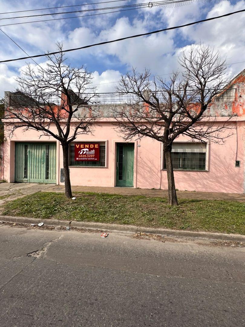 Casa 3 dormitorios. | LOPEZ MAY al 2500