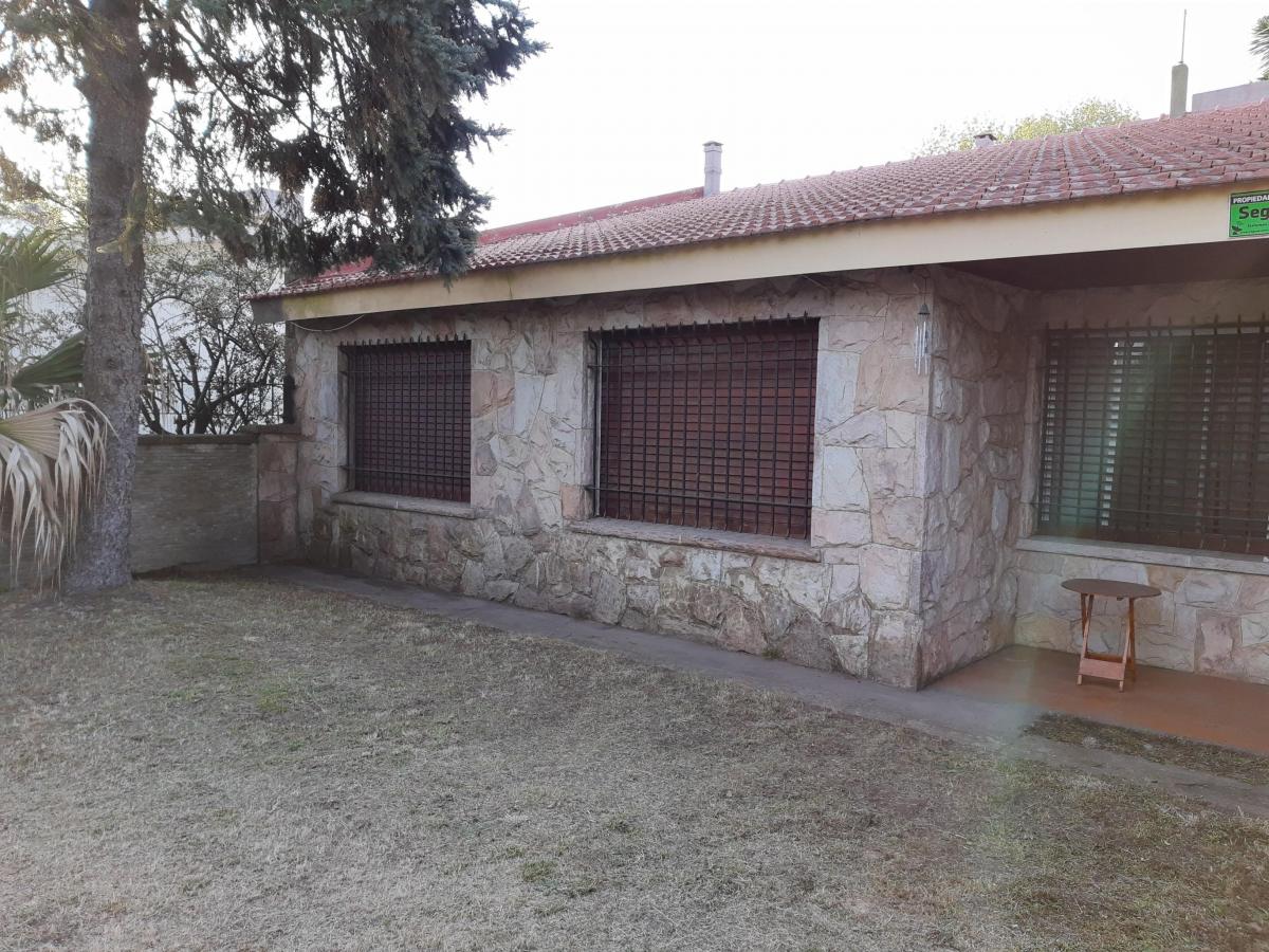 Hermosa Casa en Lote Propio 13 X 50 Sobre Av 58 - Mar del Tuyu 1