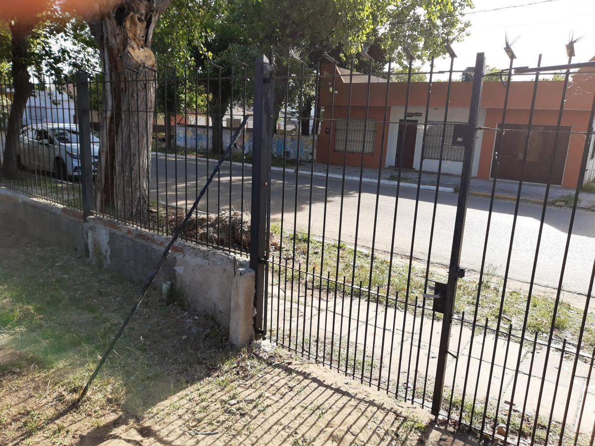 CASA EN LOTE PROPIO EN MAR DEL TUYU SOBRE CALLE 3