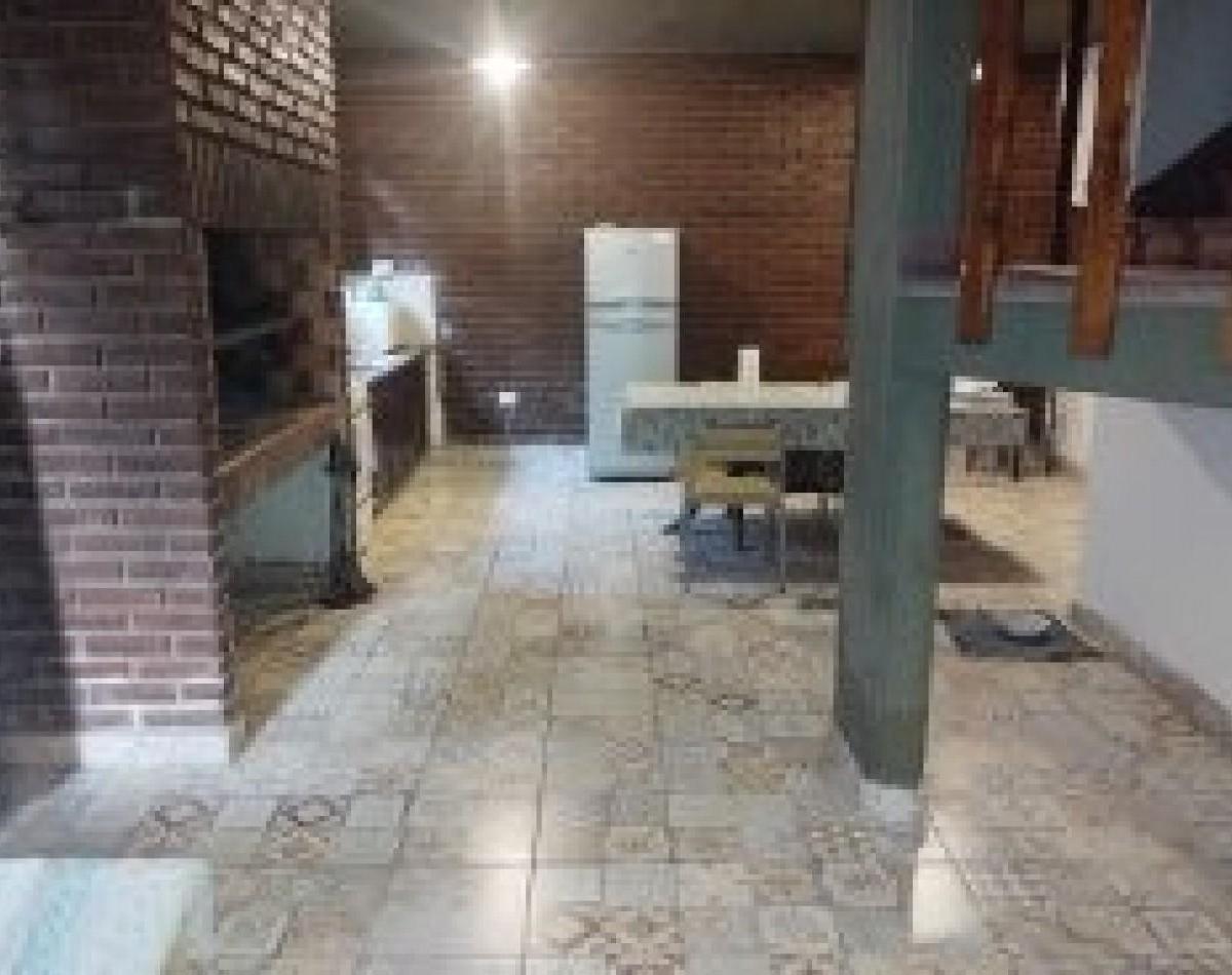 Importante Propiedad de 8 Ambierntes en El Corazon de San Carlos. 4