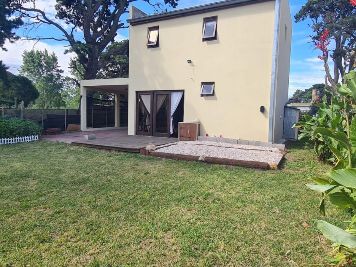 CASA EN DUPLEX EN ACANTILADOS. CERCANA AL GOLF Y BARRIOS PRIVADOS.