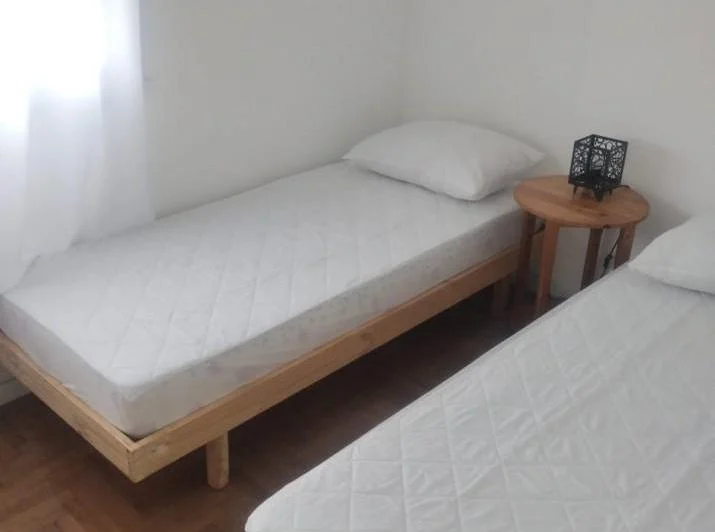 ALQUILER 24 MESES. DEPARTAMENTO DE 3 AMBIENTES CON MUEBLES. 9 DE JULIO Y TIERRA DEL FUEGO 5