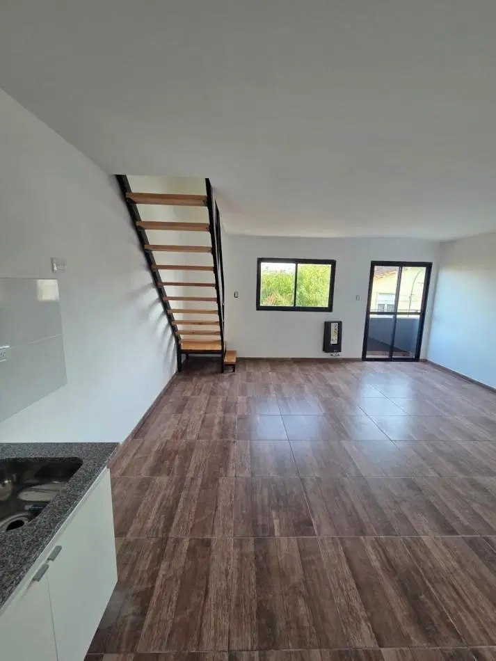PH EN VENTA. 3 AMBIENTES A ESTRENAR. PRIMER PISO POR ESCALERA. DON BOSCO 3