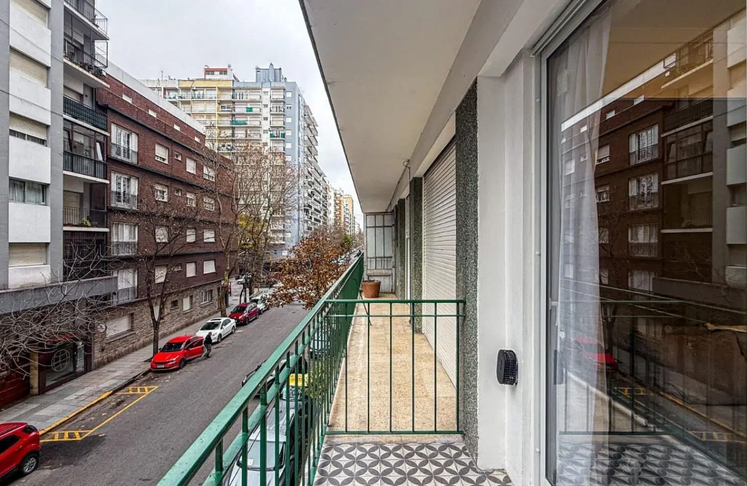 DEPARTAMENTO DE 2 AMBIENTES CON DEPENDENCIA. A LA CALLE CON BALCON. 3
