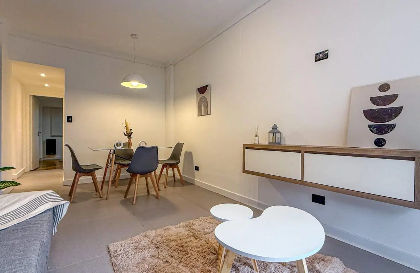DEPARTAMENTO DE 2 AMBIENTES CON DEPENDENCIA. A LA CALLE CON BALCON. 1