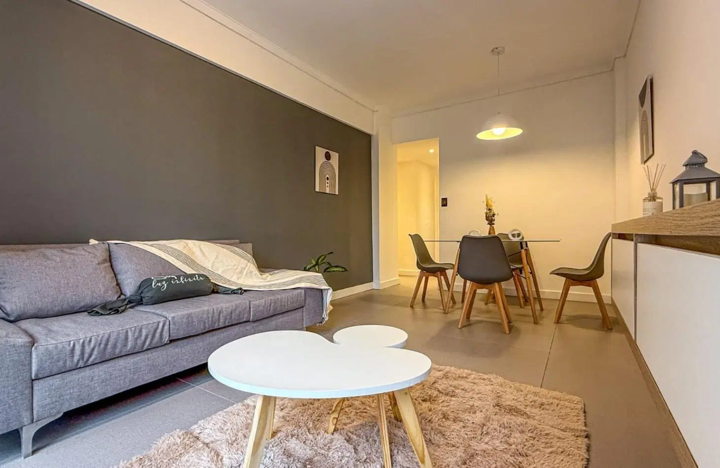 DEPARTAMENTO DE 2 AMBIENTES CON DEPENDENCIA. A LA CALLE CON BALCON. 2