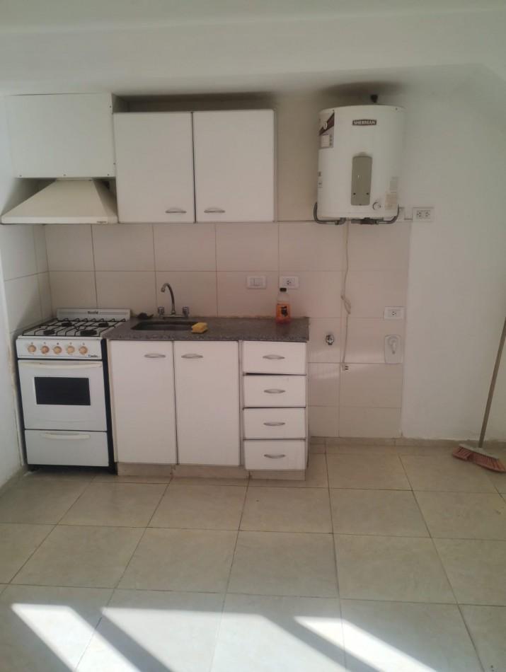 Foto de ALQUILER PH DE 2 AMBIENTES CON PATIO Y ESPACIO DE COCHERA. MAGALLANES Y, imagen 2