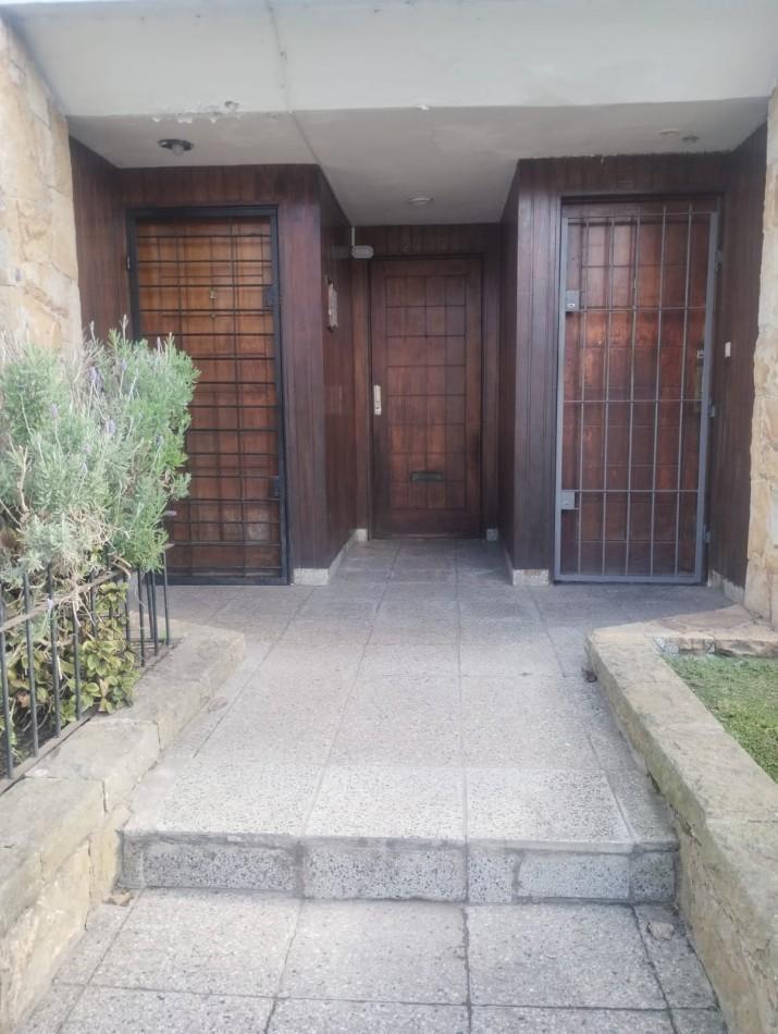 Foto de PH DE 2 AMBIENTES AMPLIOS CON PATIO Y JARDIN. PUNTA MOGOTES, imagen 1