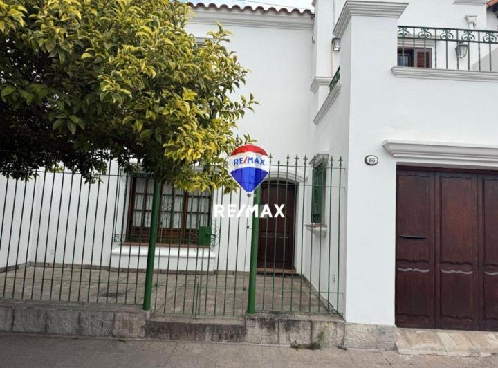 CASA EN VENTA EN ZONA RESIDENCIAL DE SALTA 1
