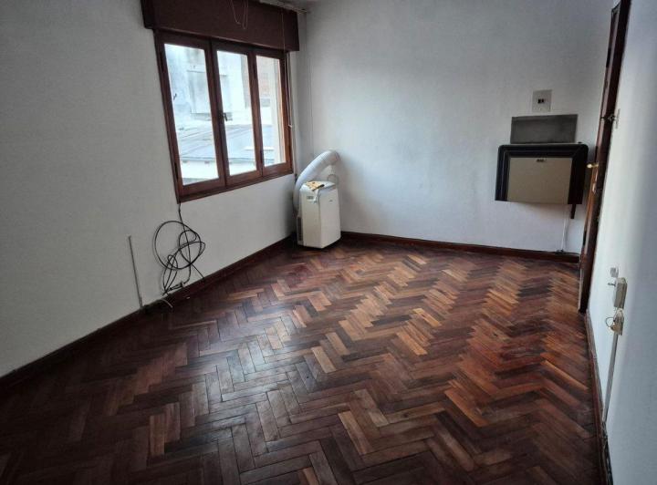 EN VENTA DEPARTAMENTO 4 AMBIENTES MICROCENTRO 4