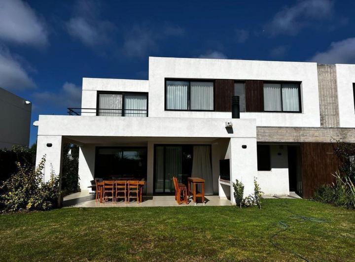 ALQUILER CASA AMOBLADA - CASAS BLANCAS PRADERAS SL 1