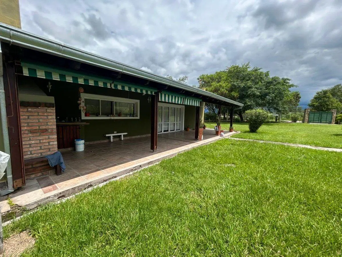 EN VENTA CASA DE 3 DORMITORIOS CON PILETA 4