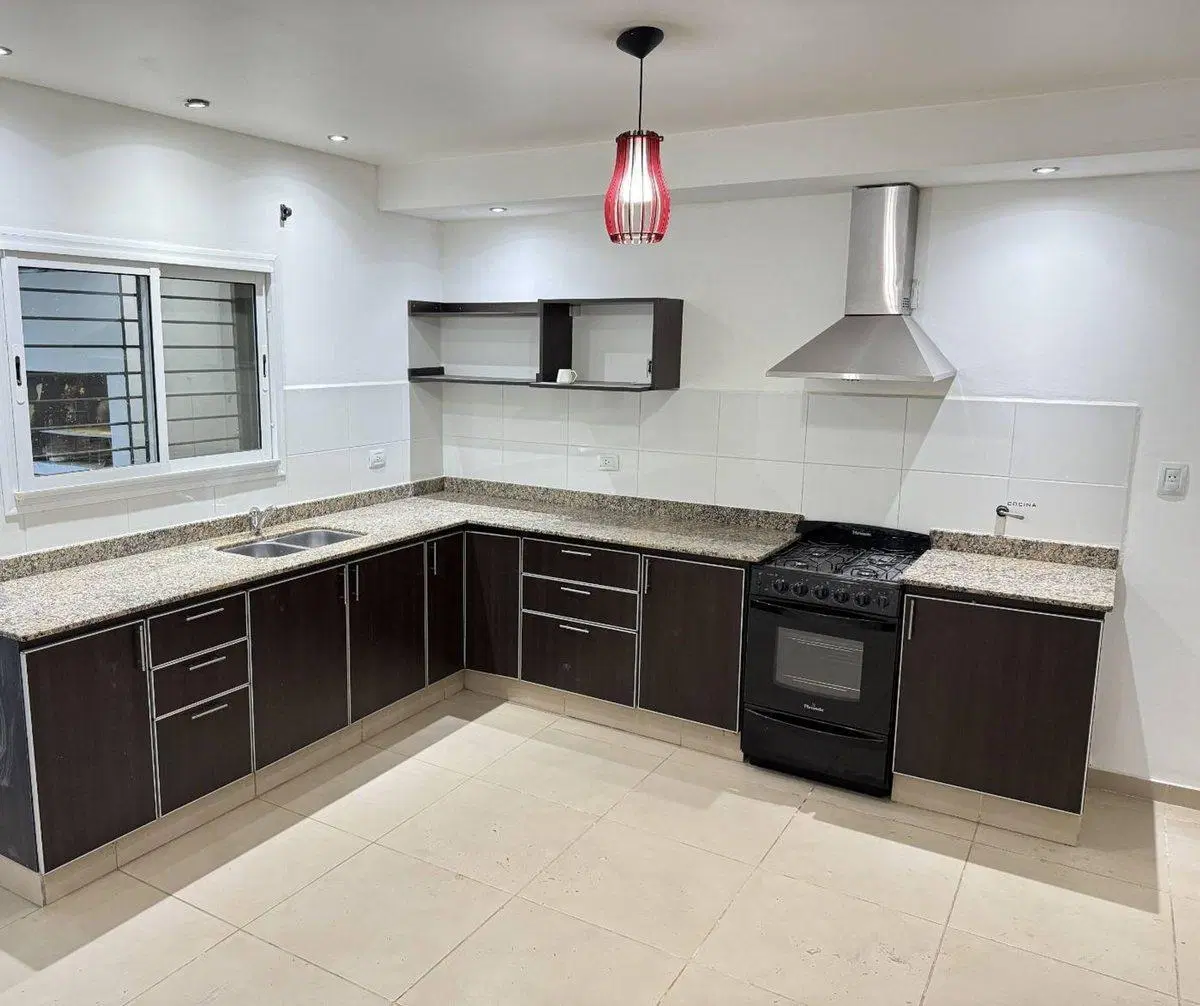 EN VENTA CASA 3 DORMITORIOS B° GRAND BOURG 3