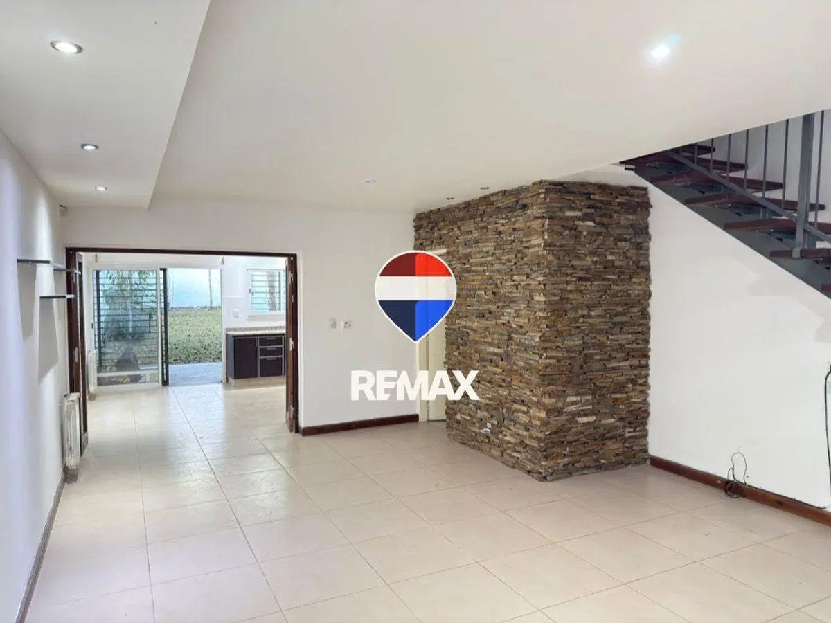 EN VENTA CASA 3 DORMITORIOS B° GRAND BOURG 2