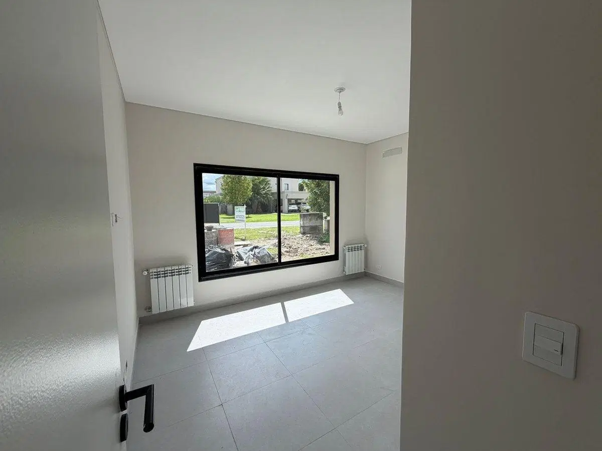 VENTA CASA 3 DORMITORIOS JARDINES DE SAN LORENZO 4