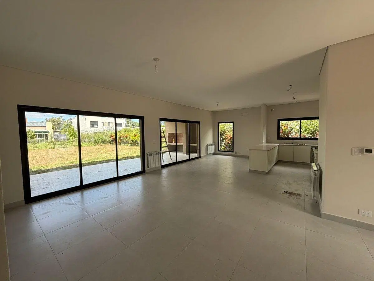 VENTA CASA 3 DORMITORIOS JARDINES DE SAN LORENZO 5