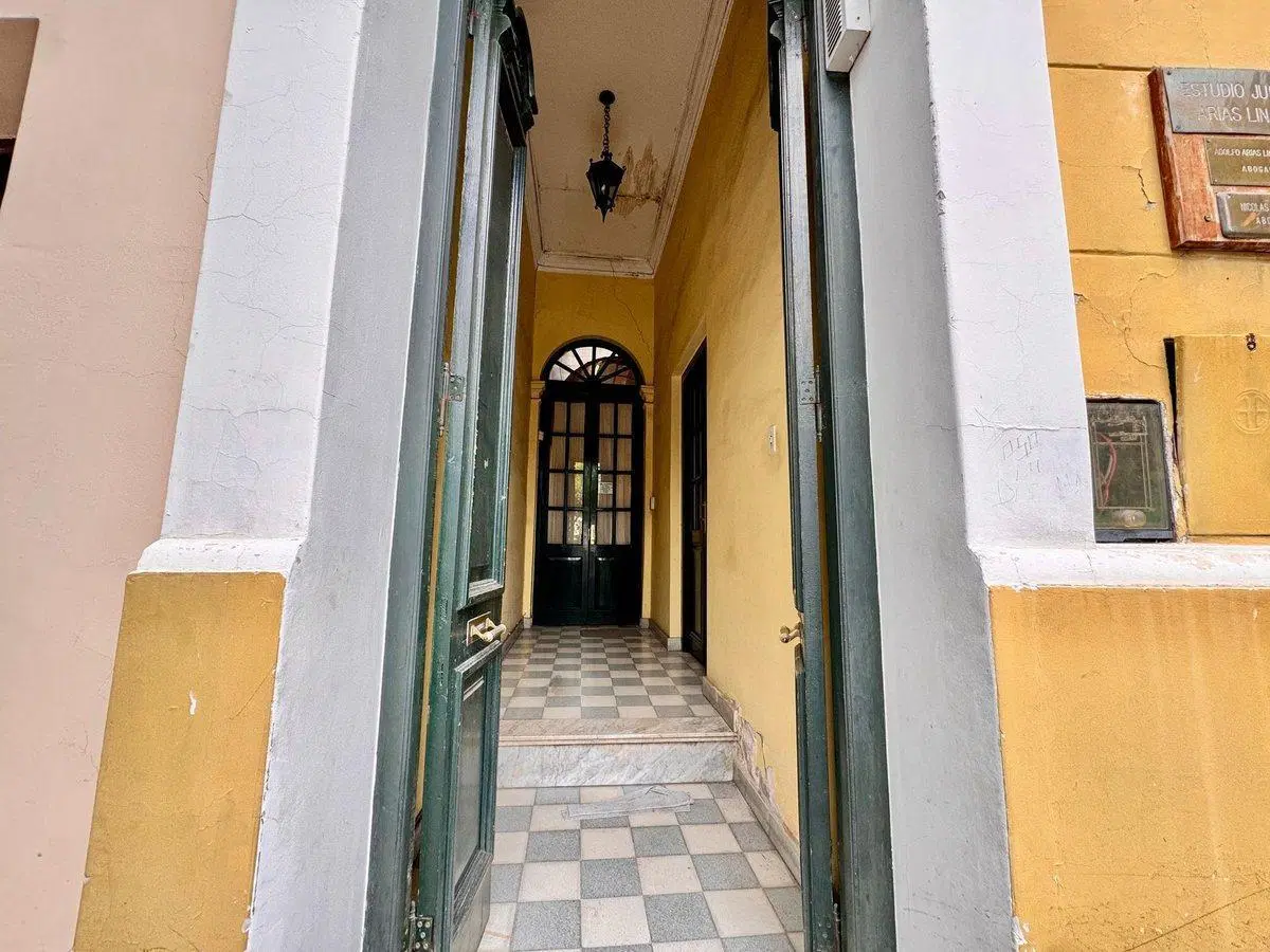 VENTA OFICINA ZONA CENTRO 7 AMBIENTES P/ INVERSION 3