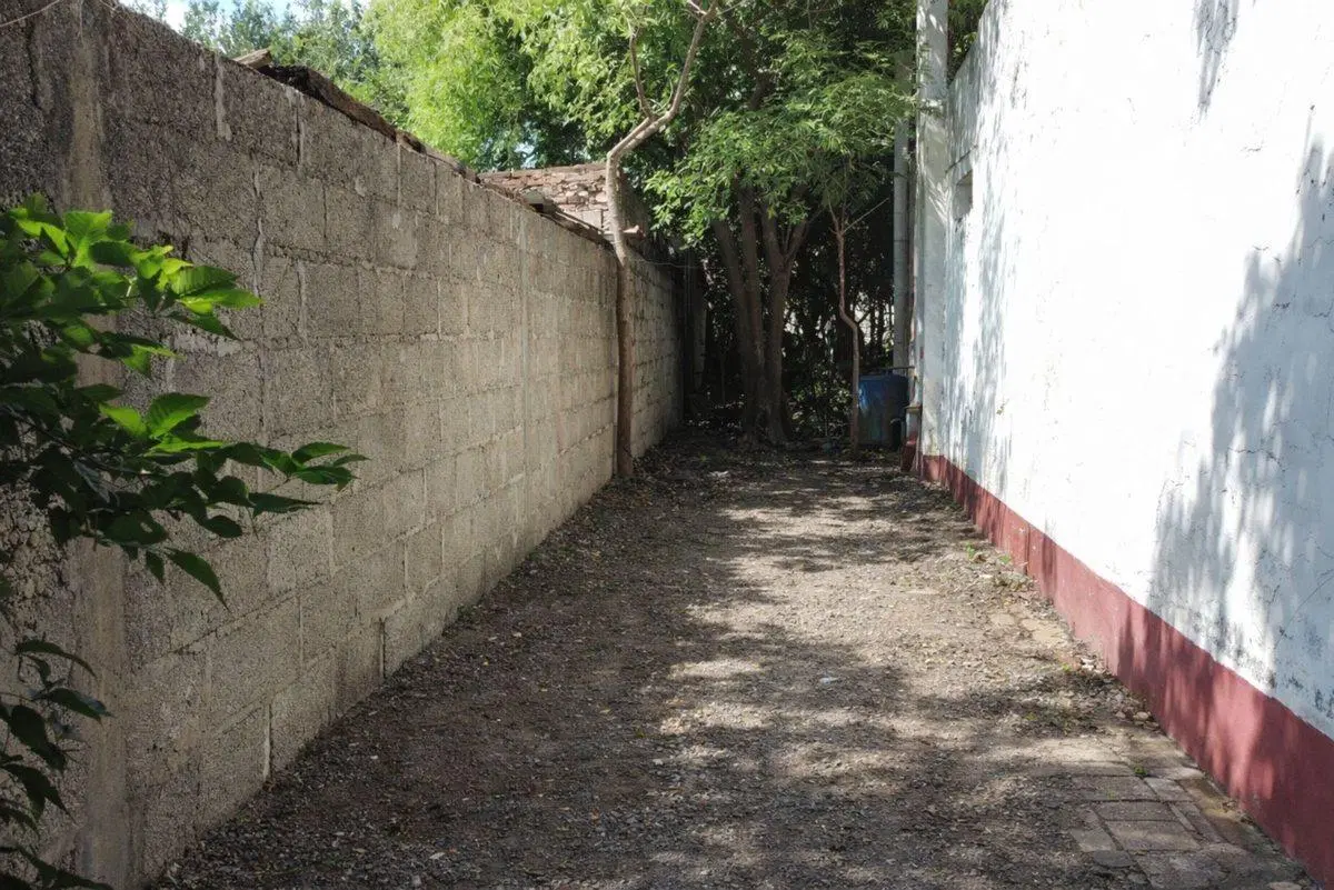 VENTA CASA METÁN: TERRENO CON CASA A REFACCIONAR 5