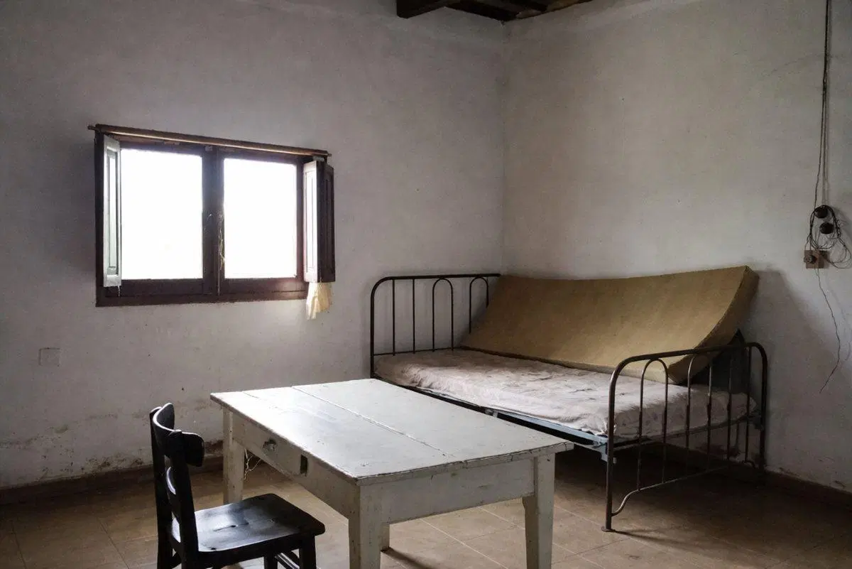 VENTA CASA METÁN: TERRENO CON CASA A REFACCIONAR 2