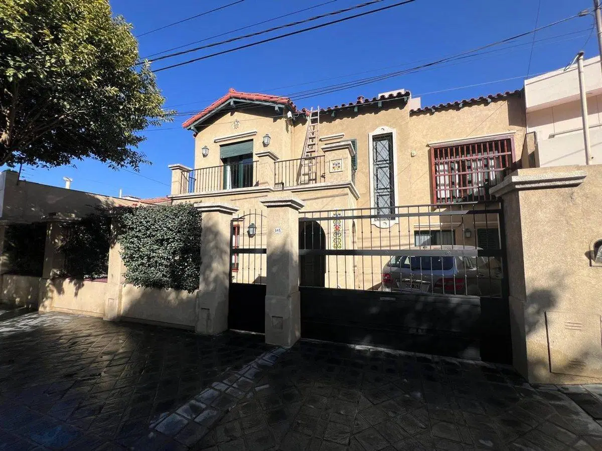 ALQUILER CASA MACROCENTRO 4 DORMITORIOS CON PILETA 4