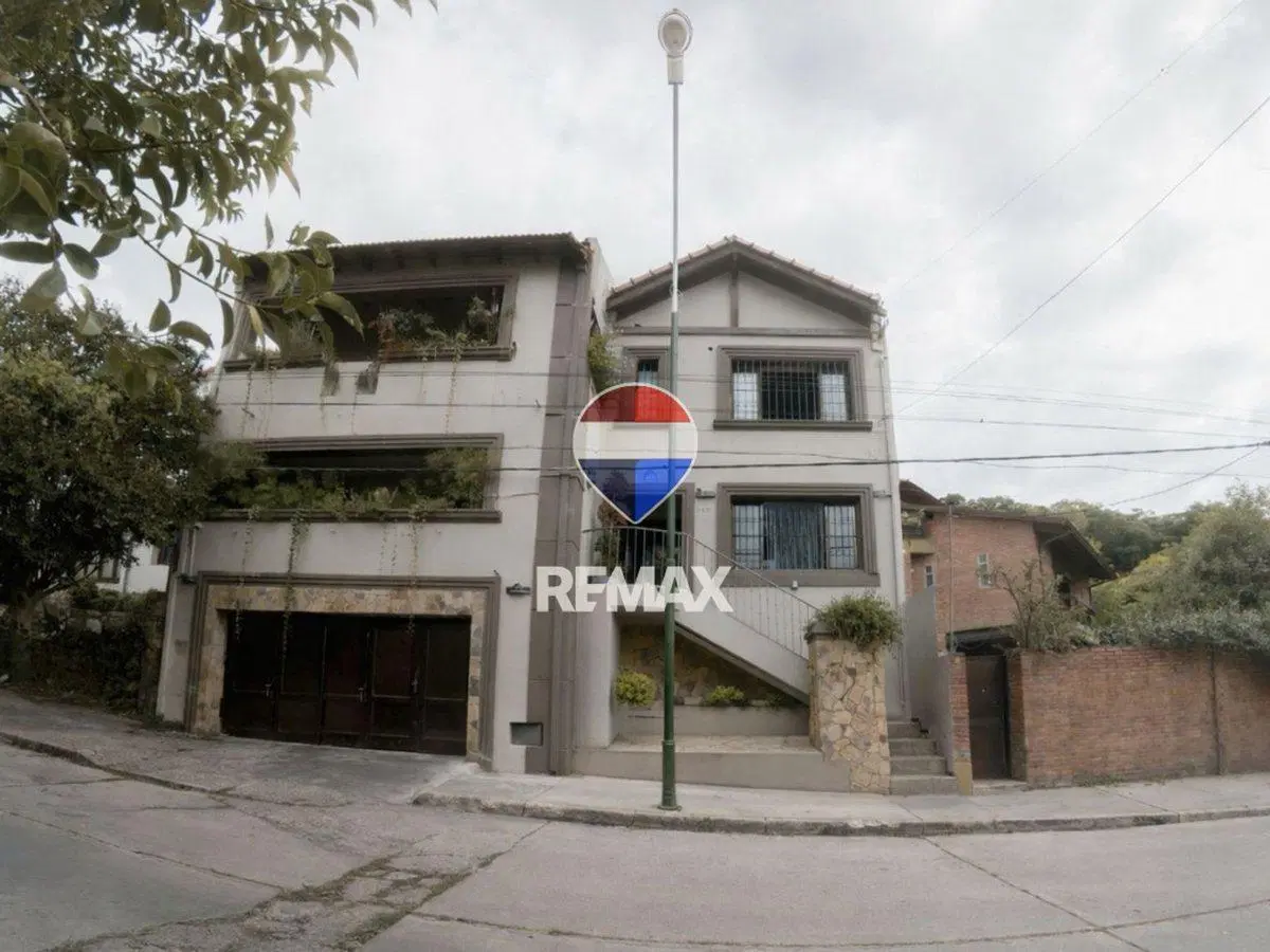 VENTA CASA TRES CERRITOS 4 DORMITORIOS CON PILETA 2