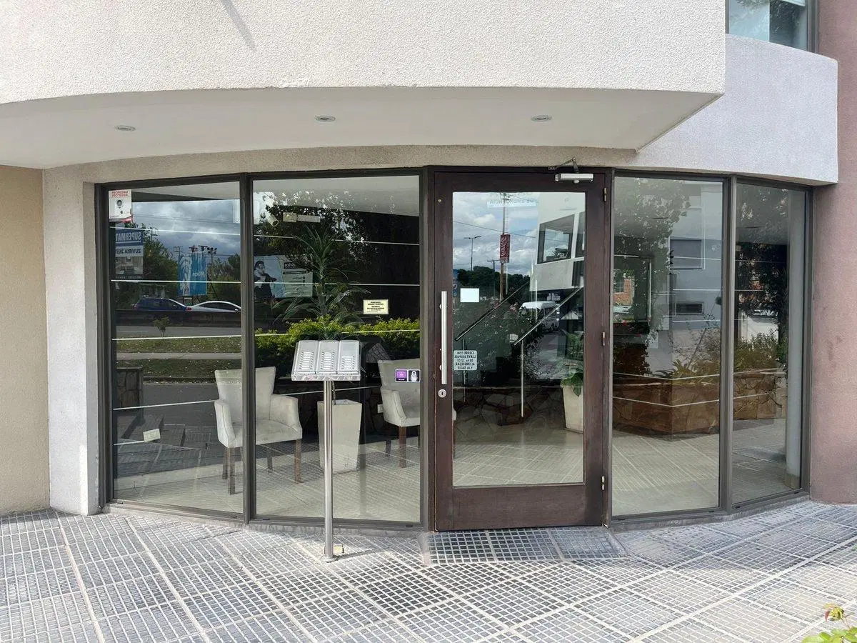 VENTA OFICINA DE 55 M2 FRENTE AL POPEYE ZONA NORTE 4
