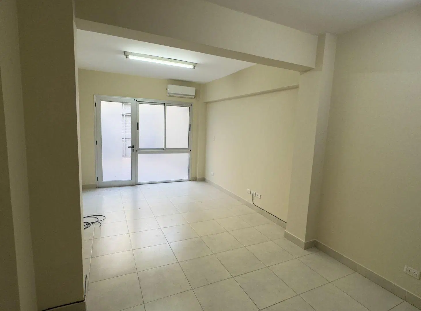 VENTA DE MONOAMBIENTE CON COCHERA ZONA CENTRO 8