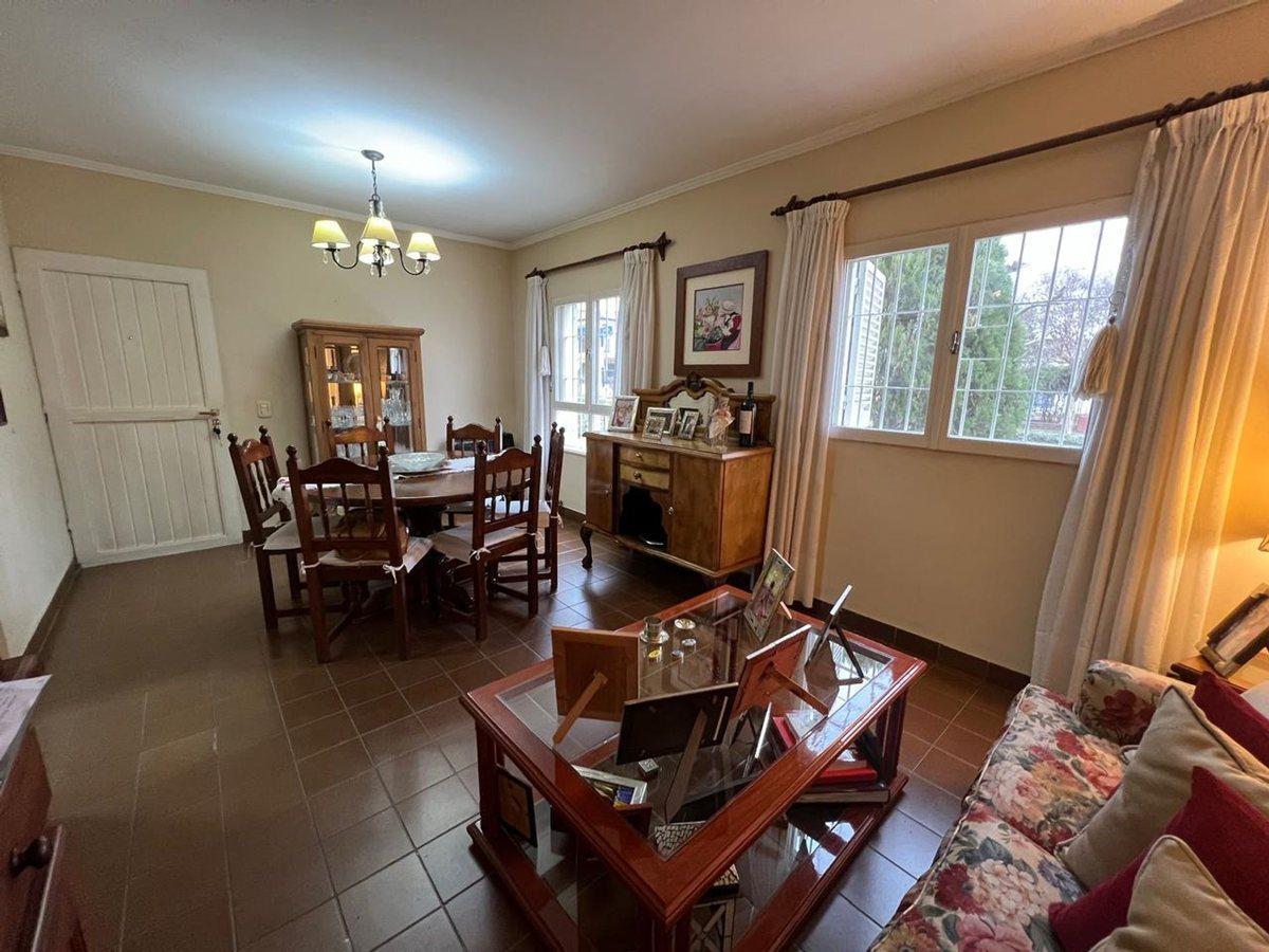 EN VENTA CASA B° PERIODISTA