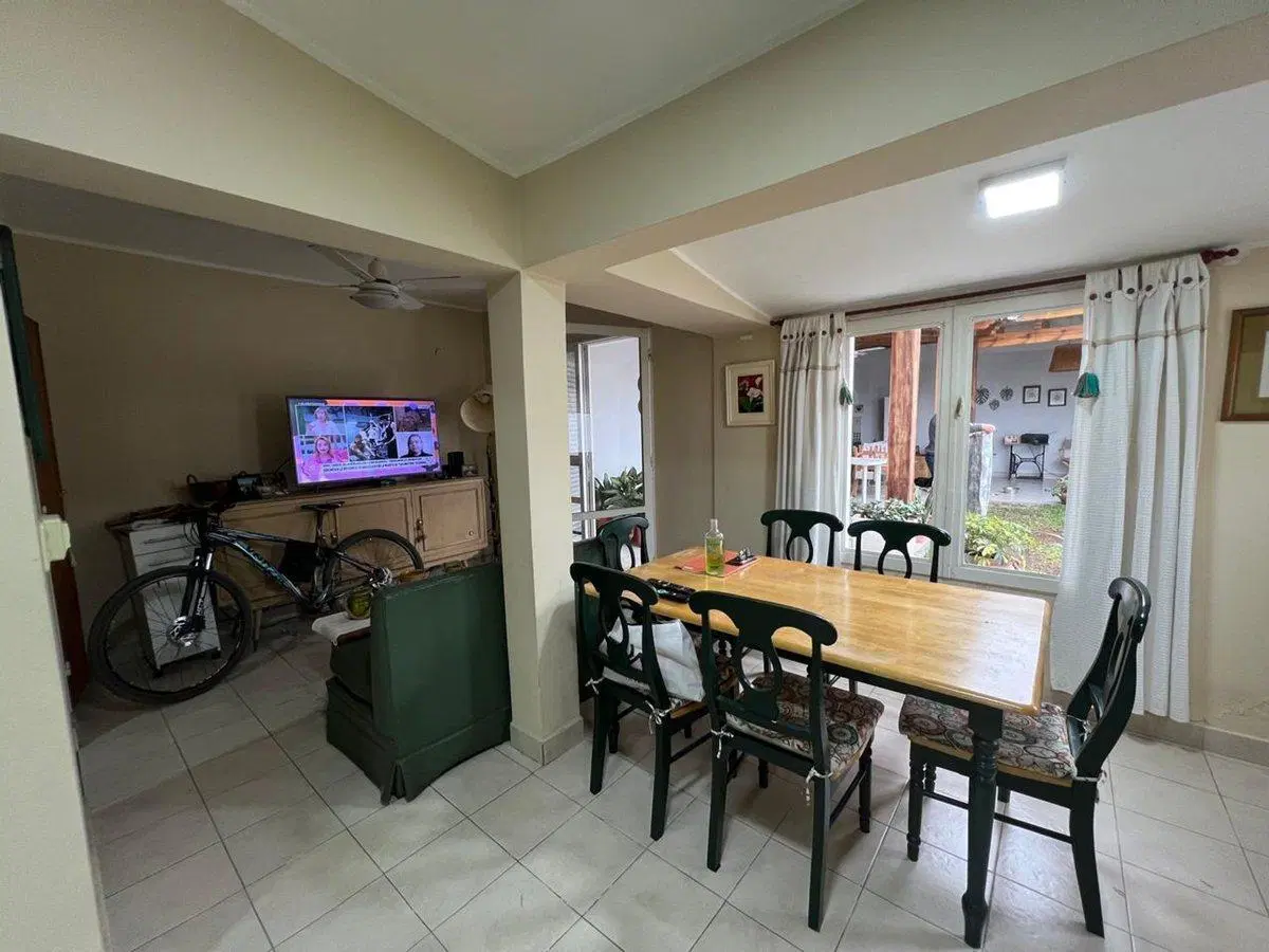 EN VENTA CASA B° PERIODISTA 5