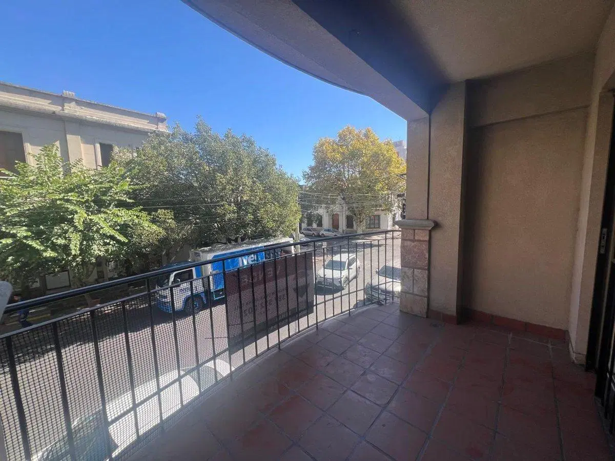VENTA DEPTO ZONA CENTRO 2 DORM COCHERA Y BALCÓN 3