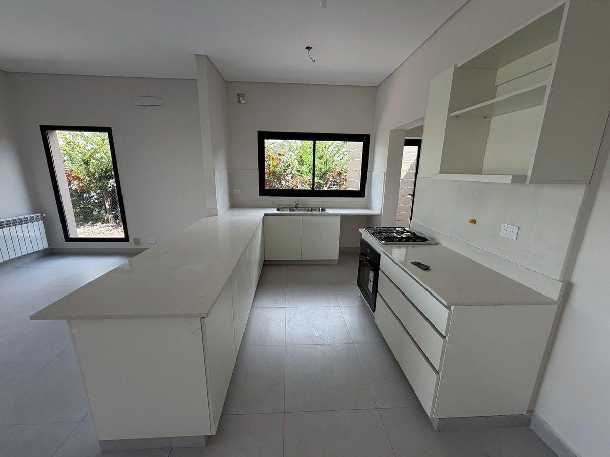 VENTA CASA 3 DORMITORIOS JARDINES DE SAN LORENZO