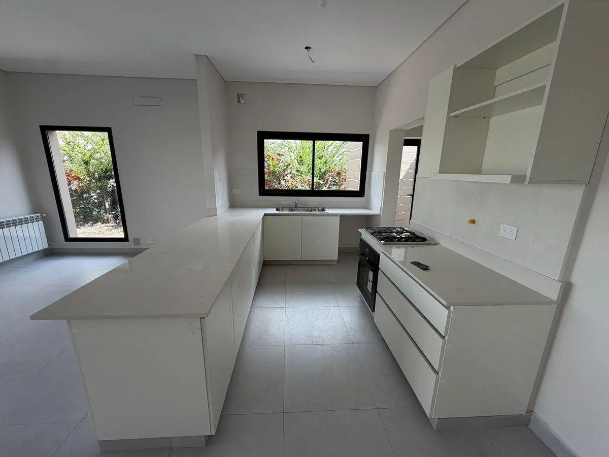 VENTA CASA 3 DORMITORIOS JARDINES DE SAN LORENZO 2