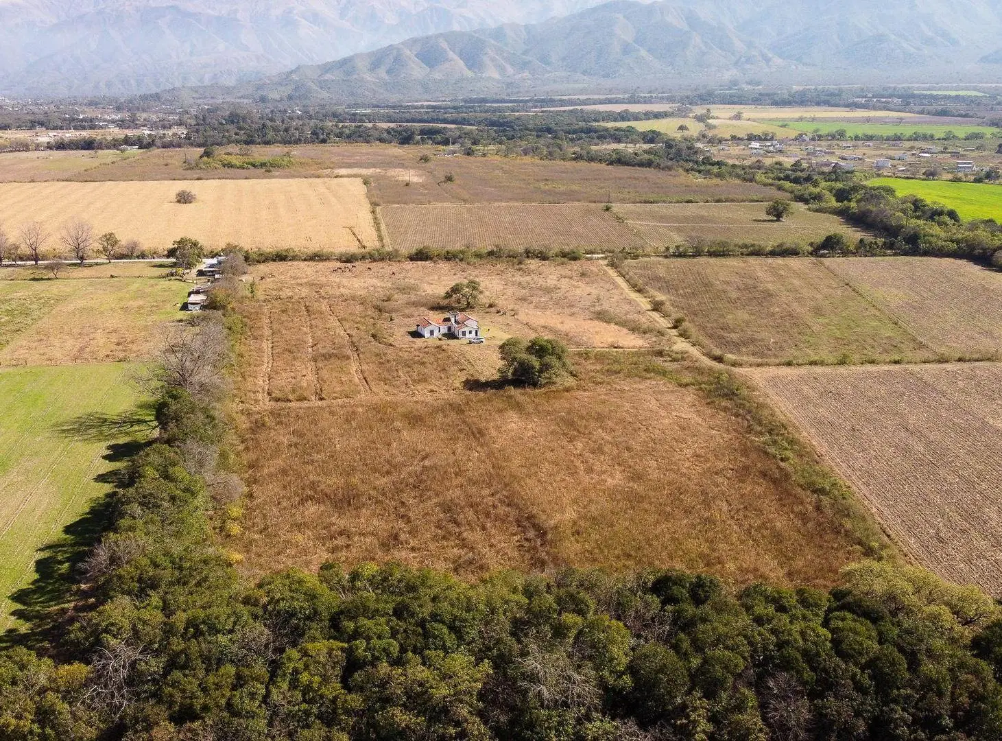 VENTA CASA DE CAMPO AMPLIO TERRENO VALLE DE LERMA 2