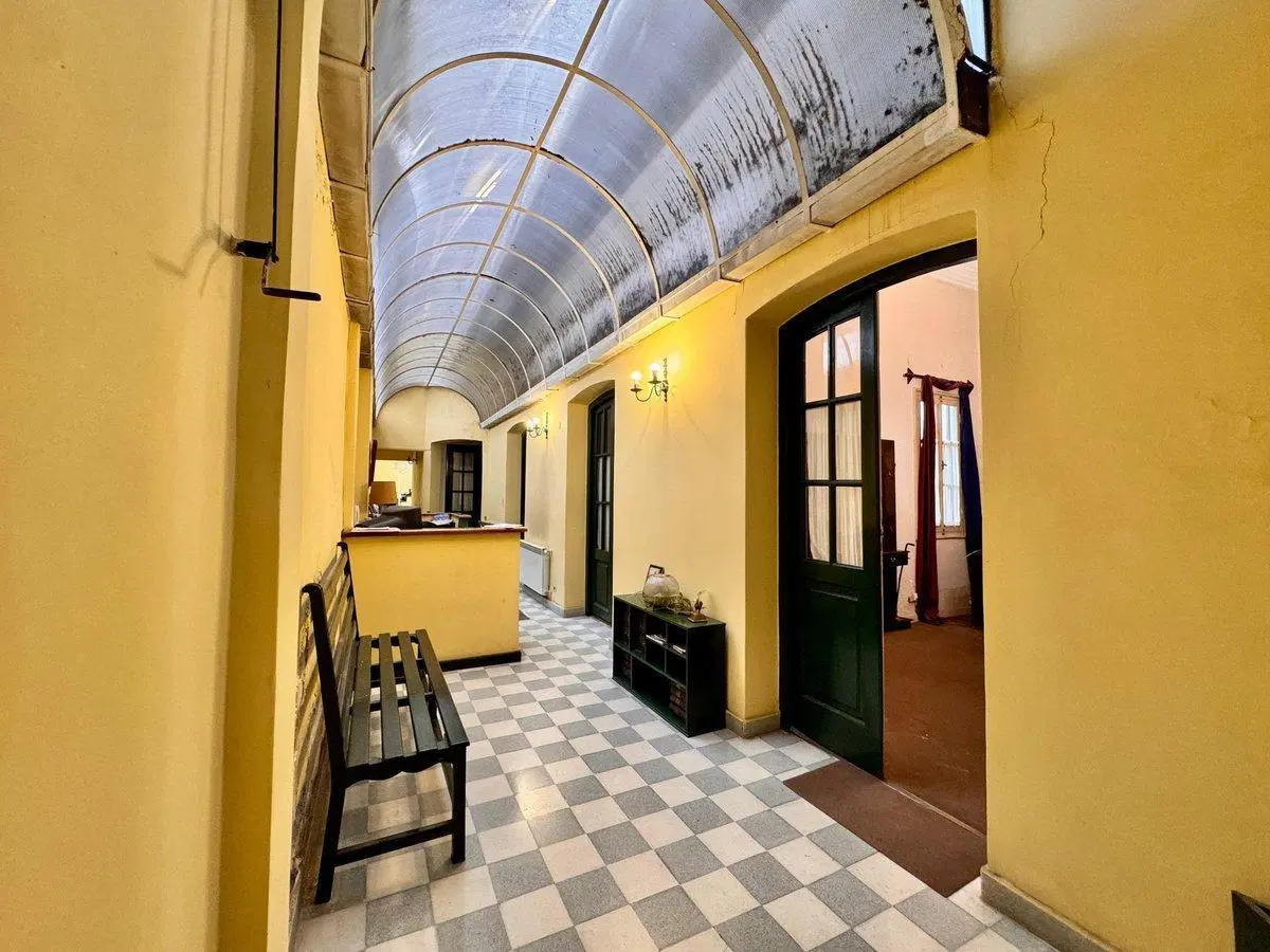VENTA OFICINA ZONA CENTRO 7 AMBIENTES P/ INVERSION 3