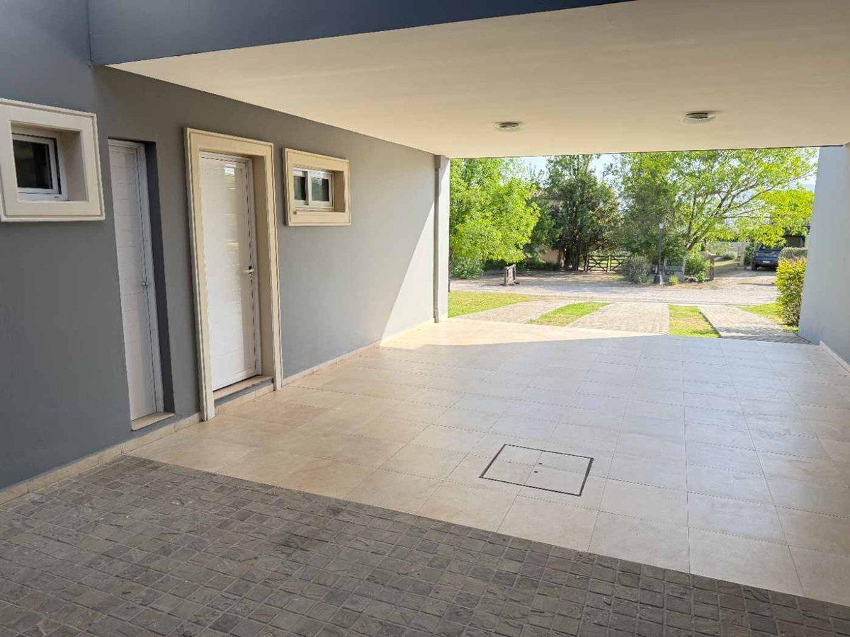 Foto de VENTA CASA EL TIPAL 4 DORMITORIOS CON PILETA, imagen 4