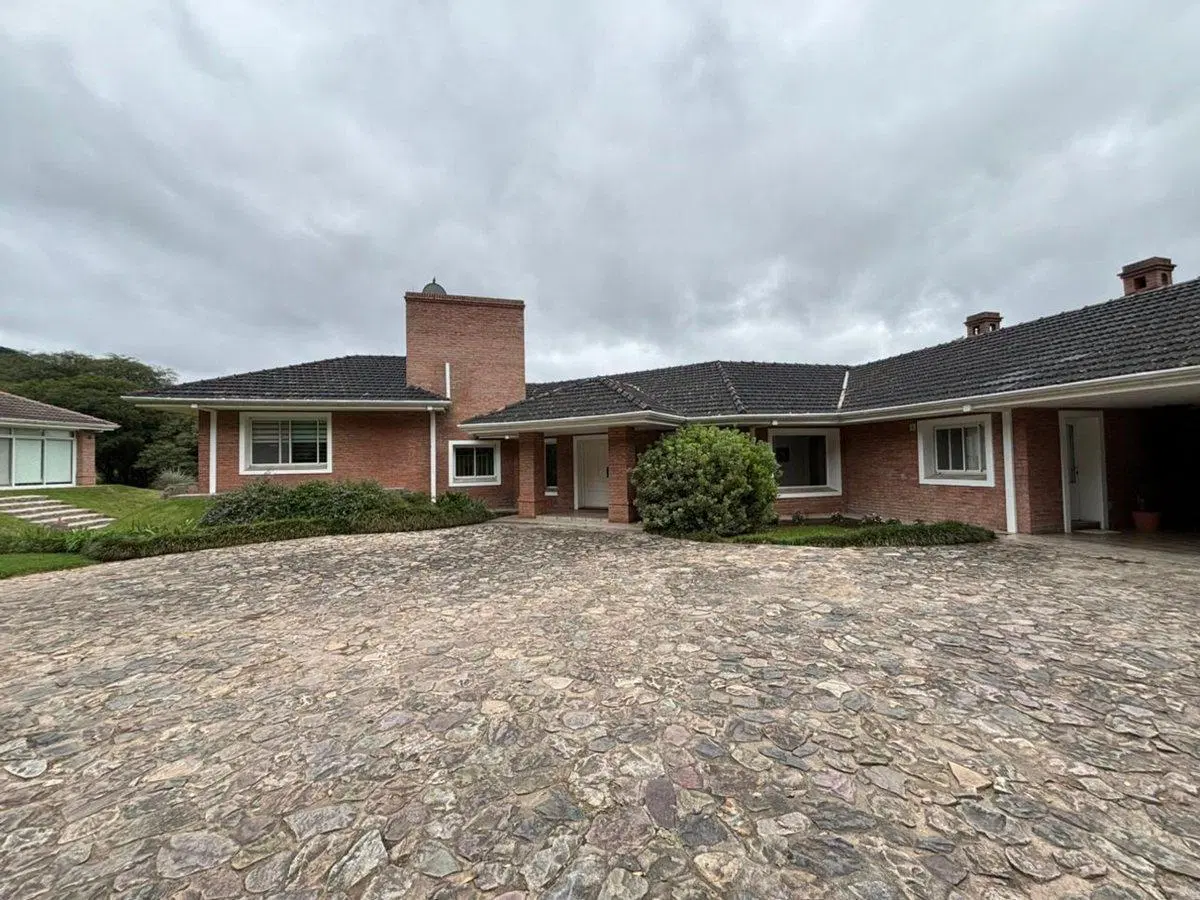 CASA VENTA EN VALLE ESCONDIDO EXCELENTE ESTADO 2