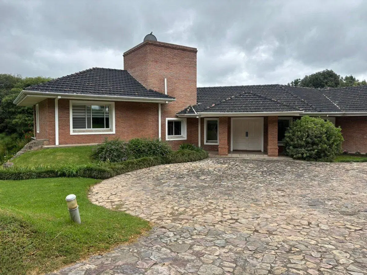 CASA VENTA EN VALLE ESCONDIDO EXCELENTE ESTADO 4