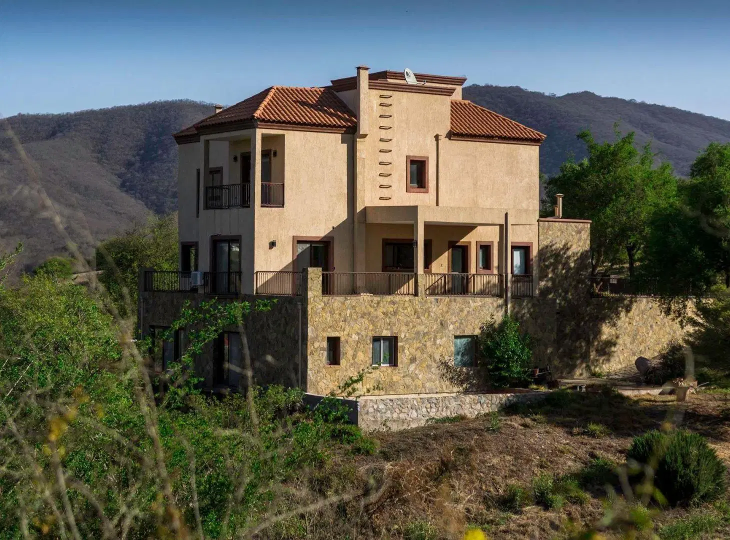 CASA 5 DORM VENTA LA LUCINDA CLUB DE CAMPO PILETA 4