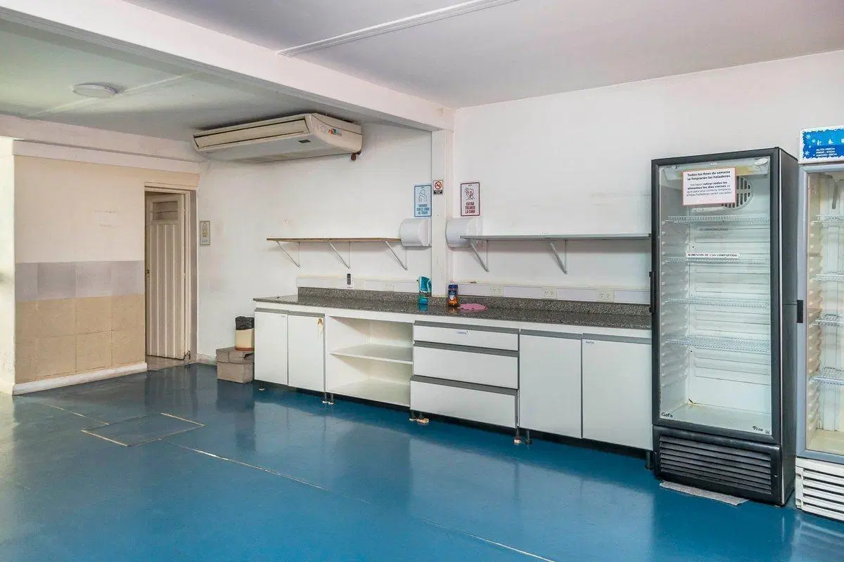 GALPON EN ALQUILER CON OFICINAS 600 M2 ZONA NORTE 4