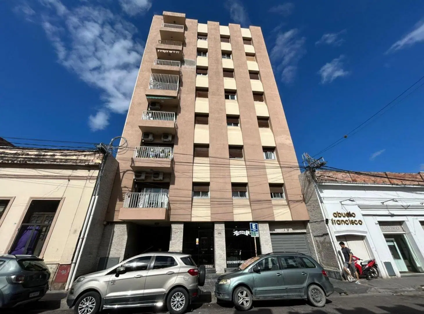 ALQUILER DEPARTAMENTO MICROCENTRO 4 DORM 2 COCHERA 3