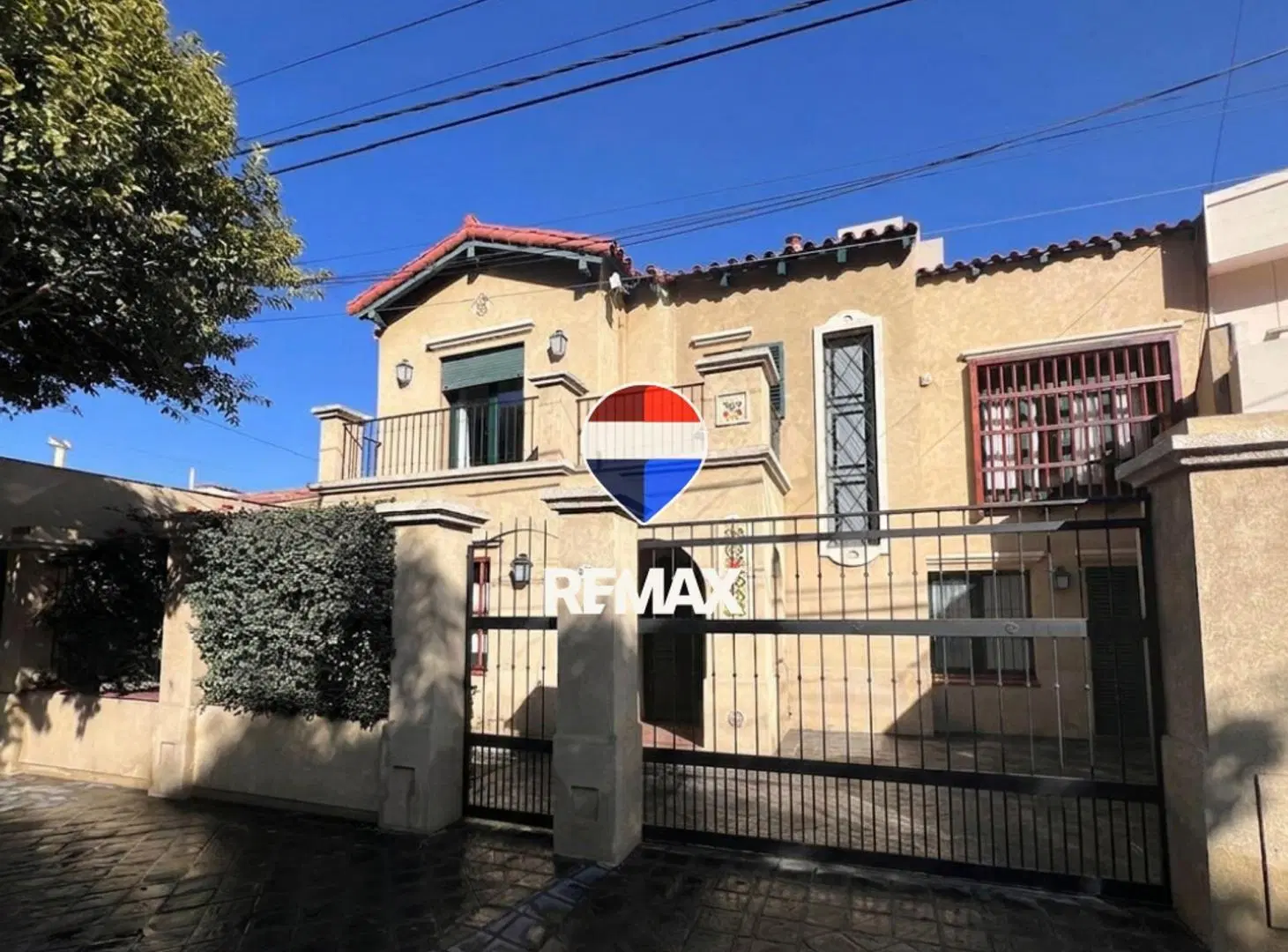 VENTA CASA ZONA MONUMENTO 4 DORMITORIOS CON PILETA 8
