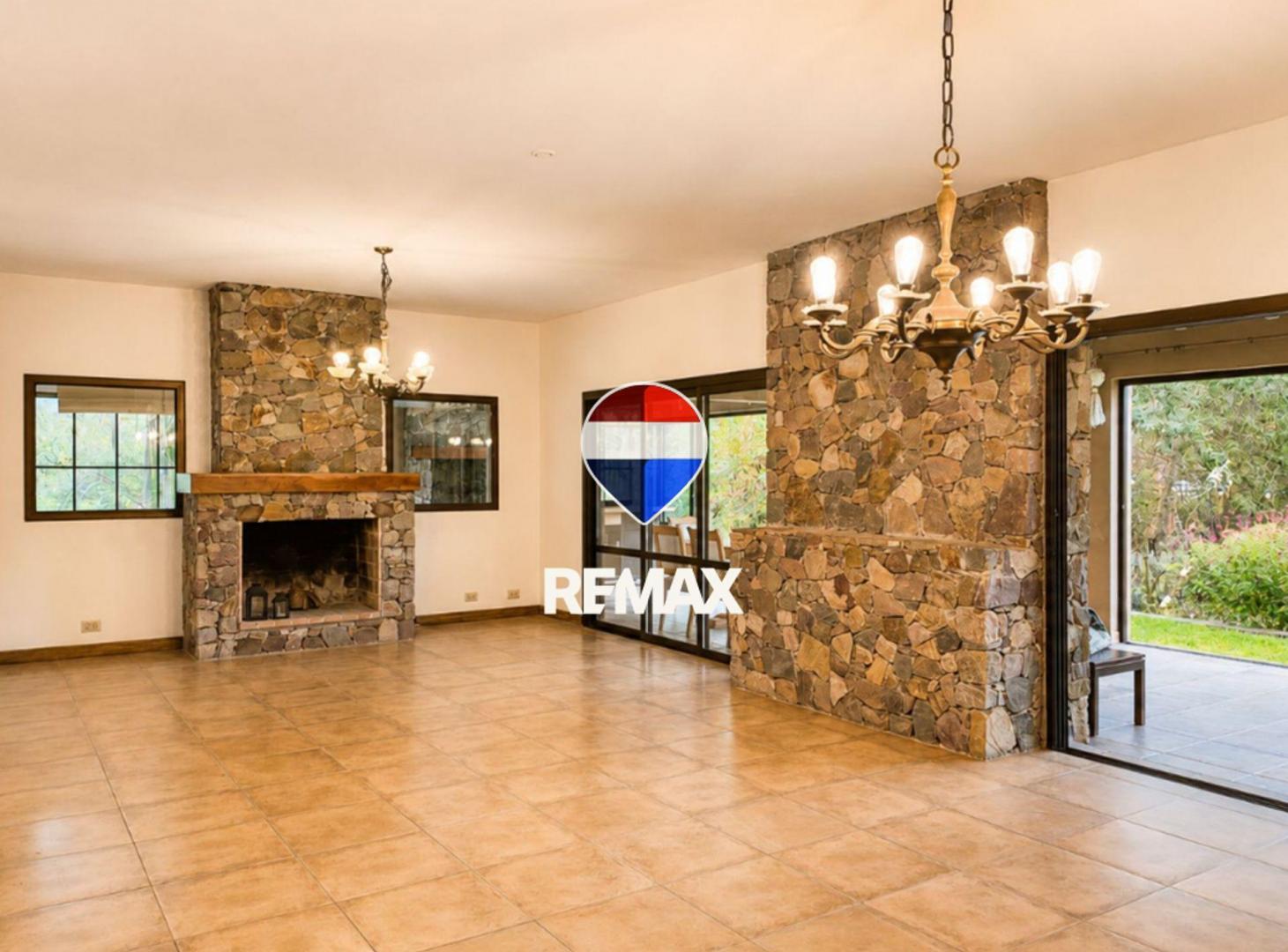 Foto de VENTA CASA SAN LORENZO CHICO PILETA CLIMATIZADA, imagen 3